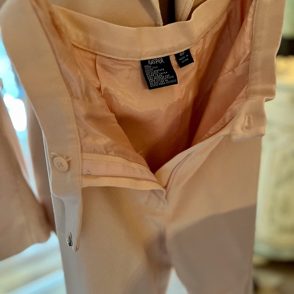 Kasper Petite 2-pc suit fully lined jacket and pants - Picture 10 of 10